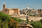 Siena: view from Forte Santa Barbara on the Duomo Santa Maria Assunta and the Santa Domenico Church (121kb)