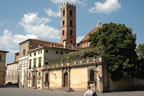 Lucca: Piazza San Martino (95kb)
