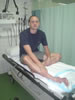 Donar in het ziekenhuis met zijn ontstoken voet (41kb)