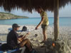 Playa Cas Aboa: Balder is verschillende zeilknopen aan het uitleggen (67kb)