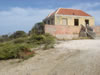 Verlaten huis in de buurt van de Sint Joris baai (66kb)
