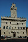 Montepulciano: Palazzo Comunale (80kb)