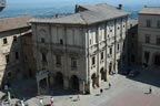 Montepulciano: view from Palazza Comunale on Palazzo Tarugi (93kb)
