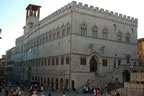 Perugia: Palazzo dei Priori (81kb)