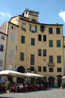 Lucca: Piazza del Mercato (72kb)